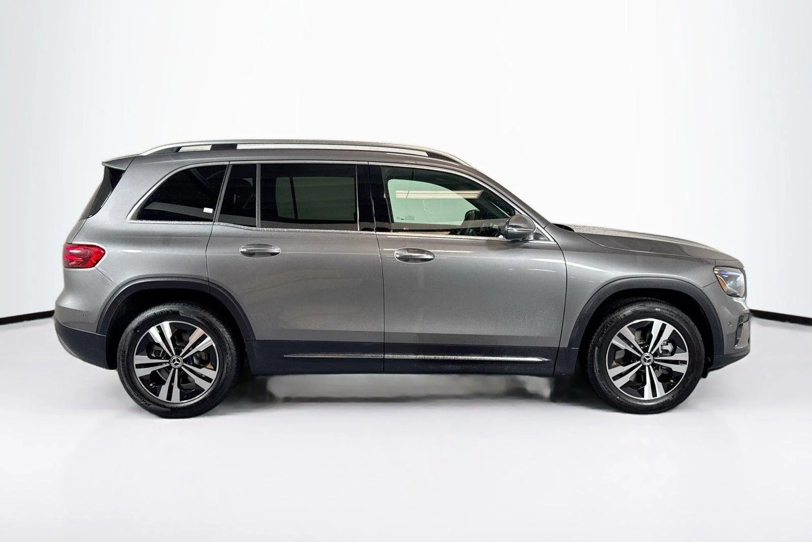 Used 2026 Mountain Grey Metallic Mercedes-Benz GLB 250 image 4
