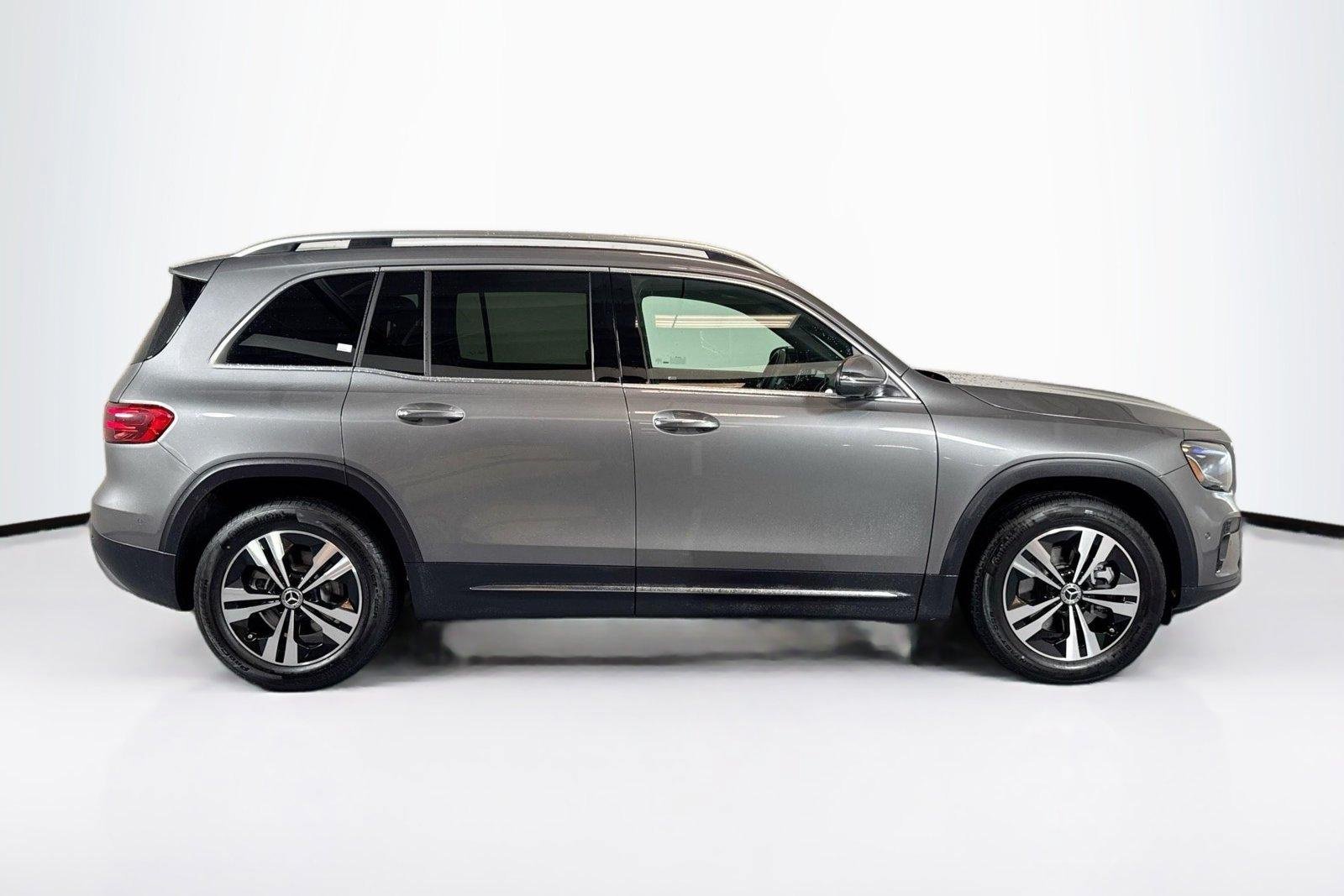 Used 2026 Mountain Grey Metallic Mercedes-Benz GLB 250 image 4