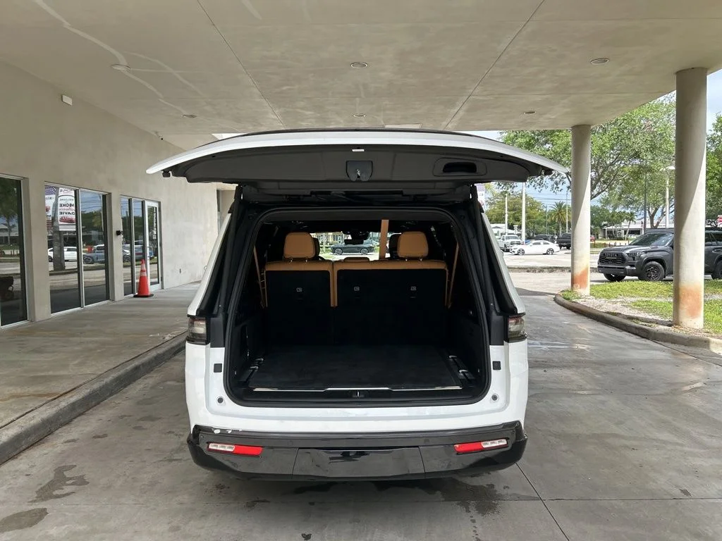 Used 2025 White/off-white Jeep Series III image 53