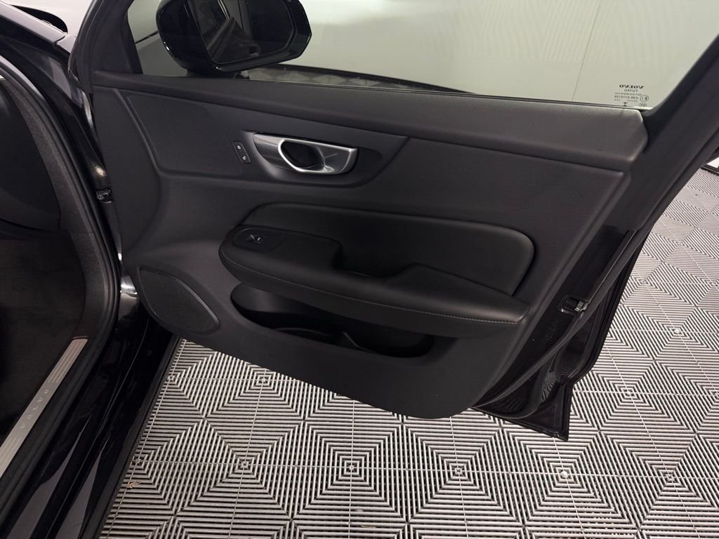 Used 2025 Onyx Black Metallic Volvo B5 Plus image 29