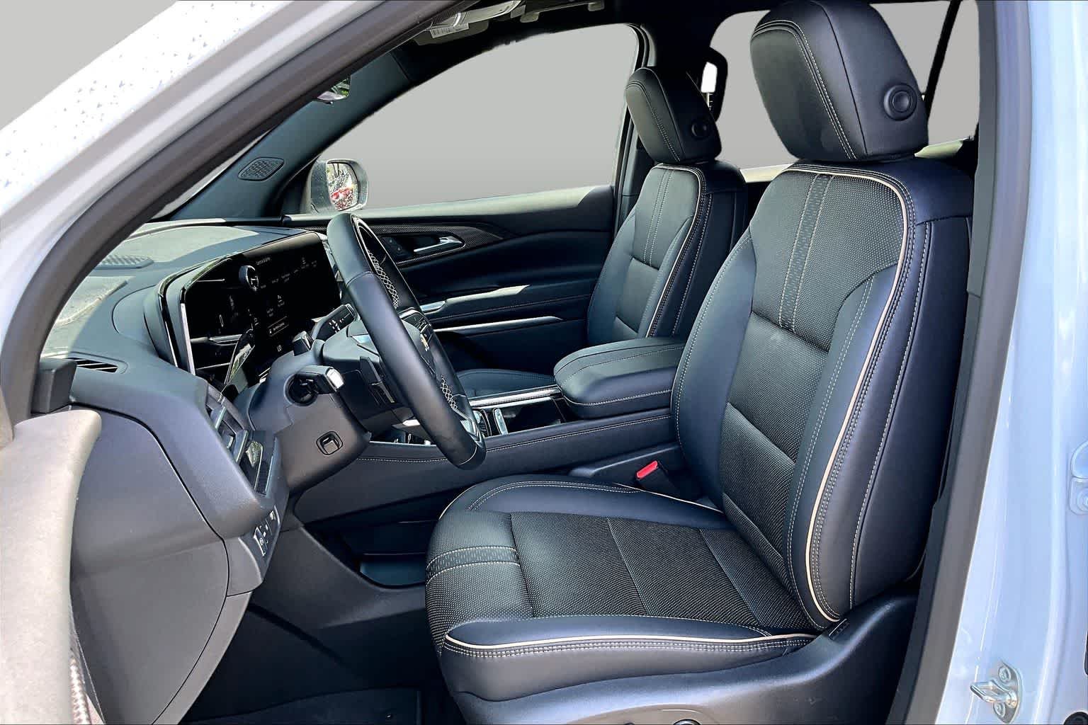 Used 2026 Polar White Tricoat Chevrolet FWD High Country image 8