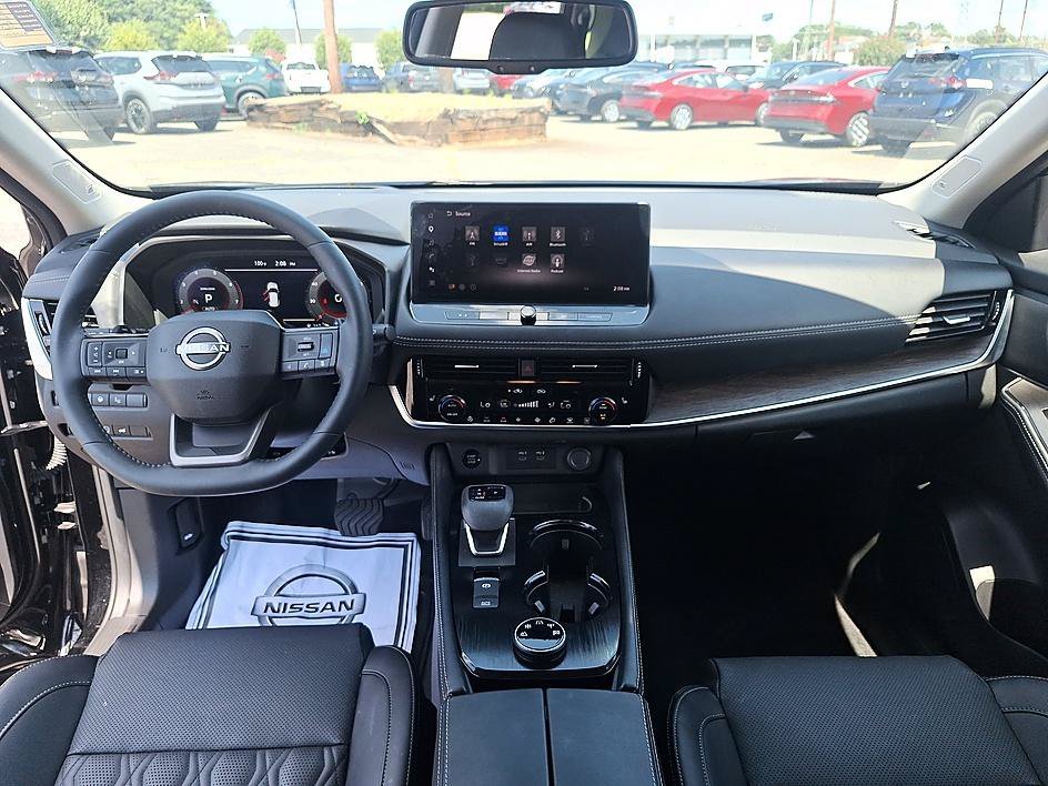 Used 2026 Super Black Nissan Platinum image 19