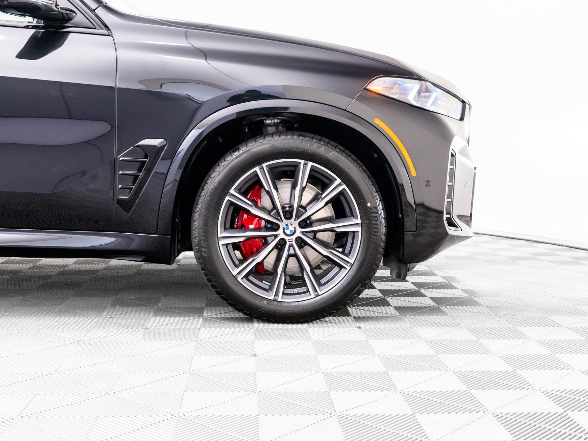 New 2026 Black Sapphire Metallic BMW xDrive40i image 31