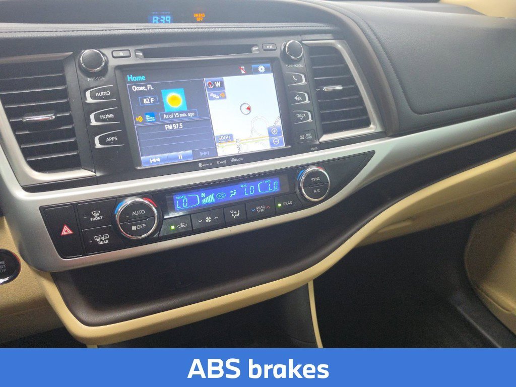 Used 2018 White Toyota XLE image 15