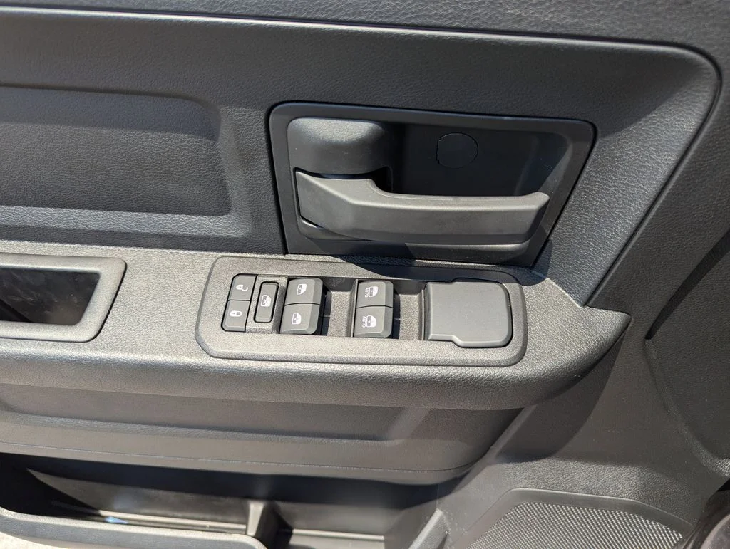 2025 RAM 3500 Tradesman - Photo 18