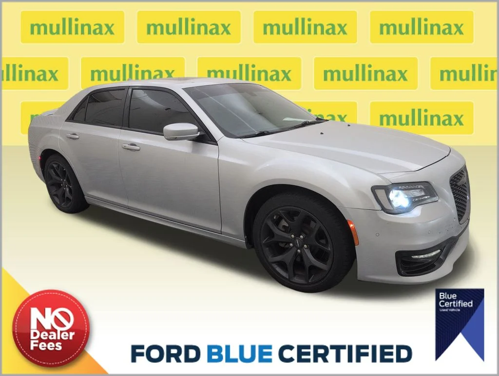 2022 Chrysler 300 S's photo