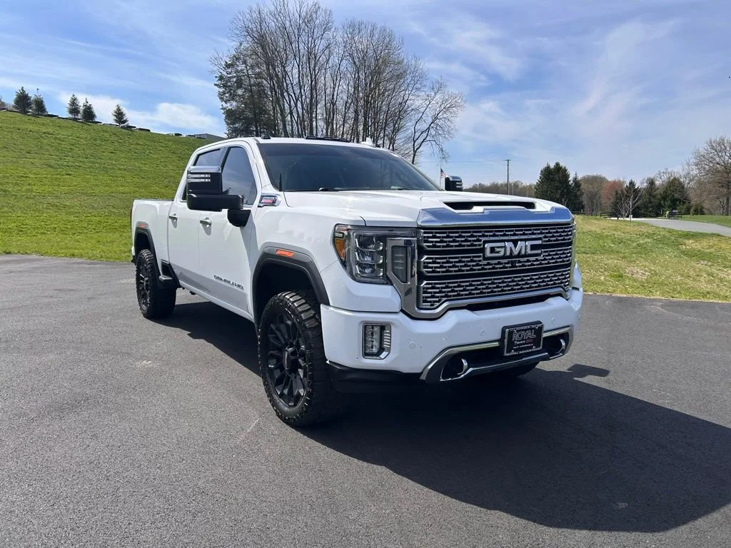2020 GMC Sierra Denali 4WD Crew Cab Standard Box's photo