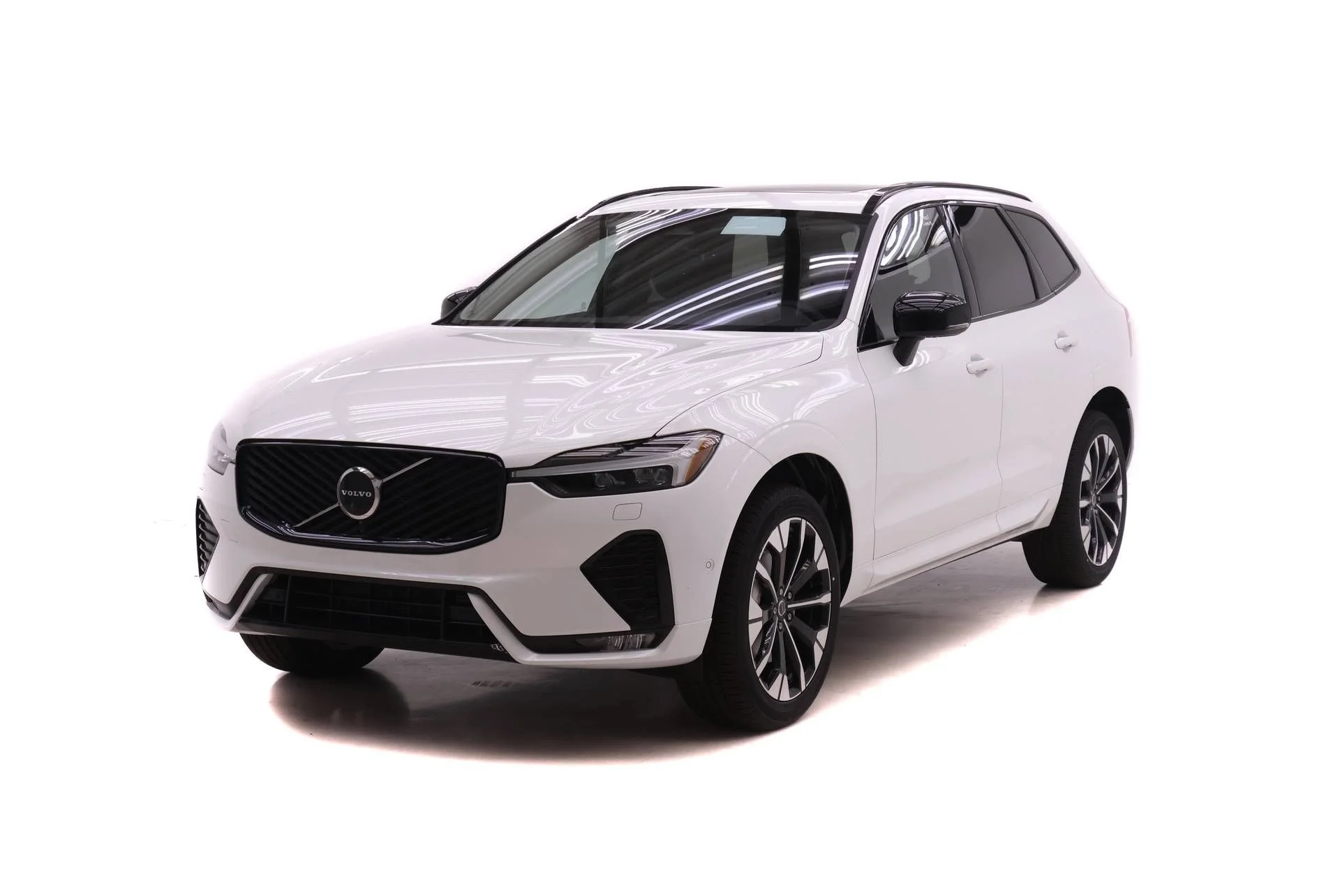 2026 Volvo XC60 B5 Plus Dark AWD's photo