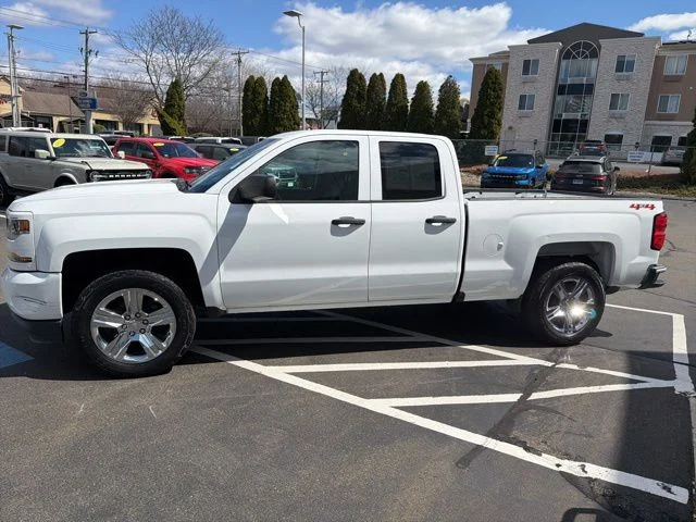 Used 2019 Summit White Chevrolet Silverado Custom image 4