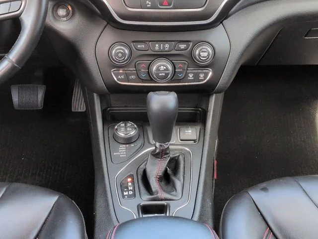 Used 2019 Granite Crystal Clearcoat Metallic Jeep Trailhawk image 19