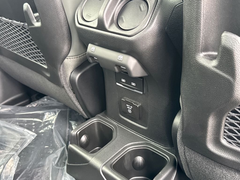 New 2026 Bright White Clear-Coat Exterior Paint Jeep Mojave X image 18