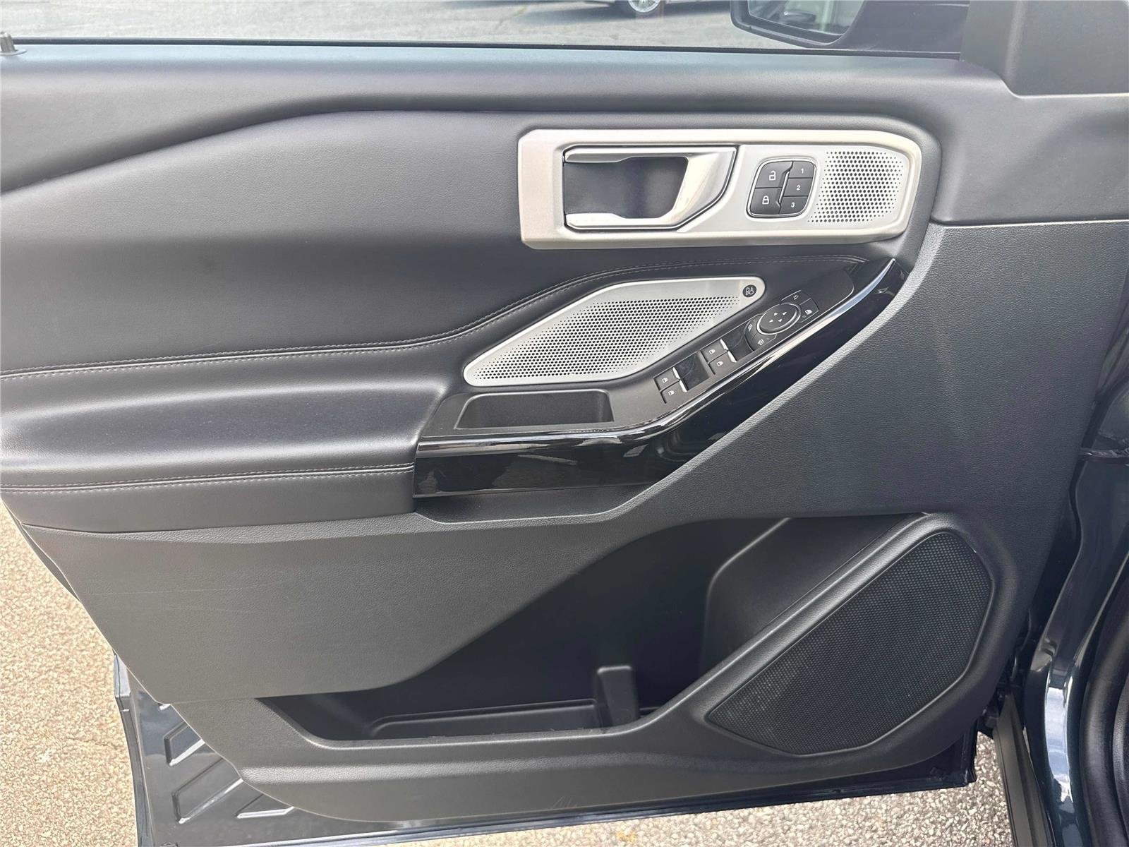 2022 Ford Explorer Platinum - Photo 10