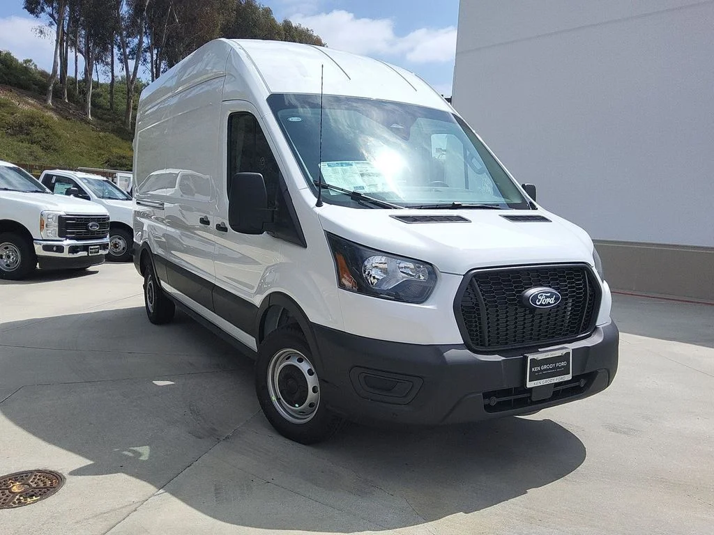 New 2026 Oxford White Ford Base image 1