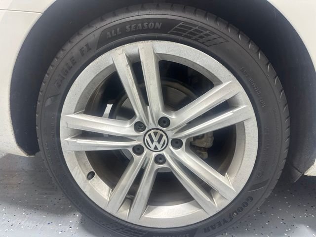 Used 2014 White Volkswagen 2.5 SE image 6