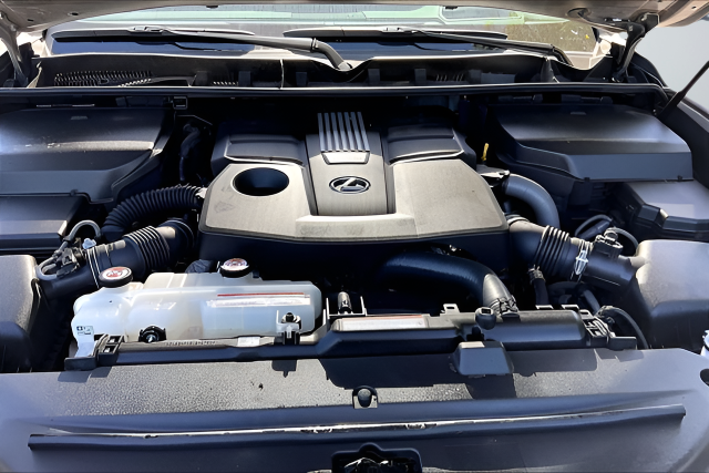 Used 2023 Silver Lexus 600 F SPORT image 27
