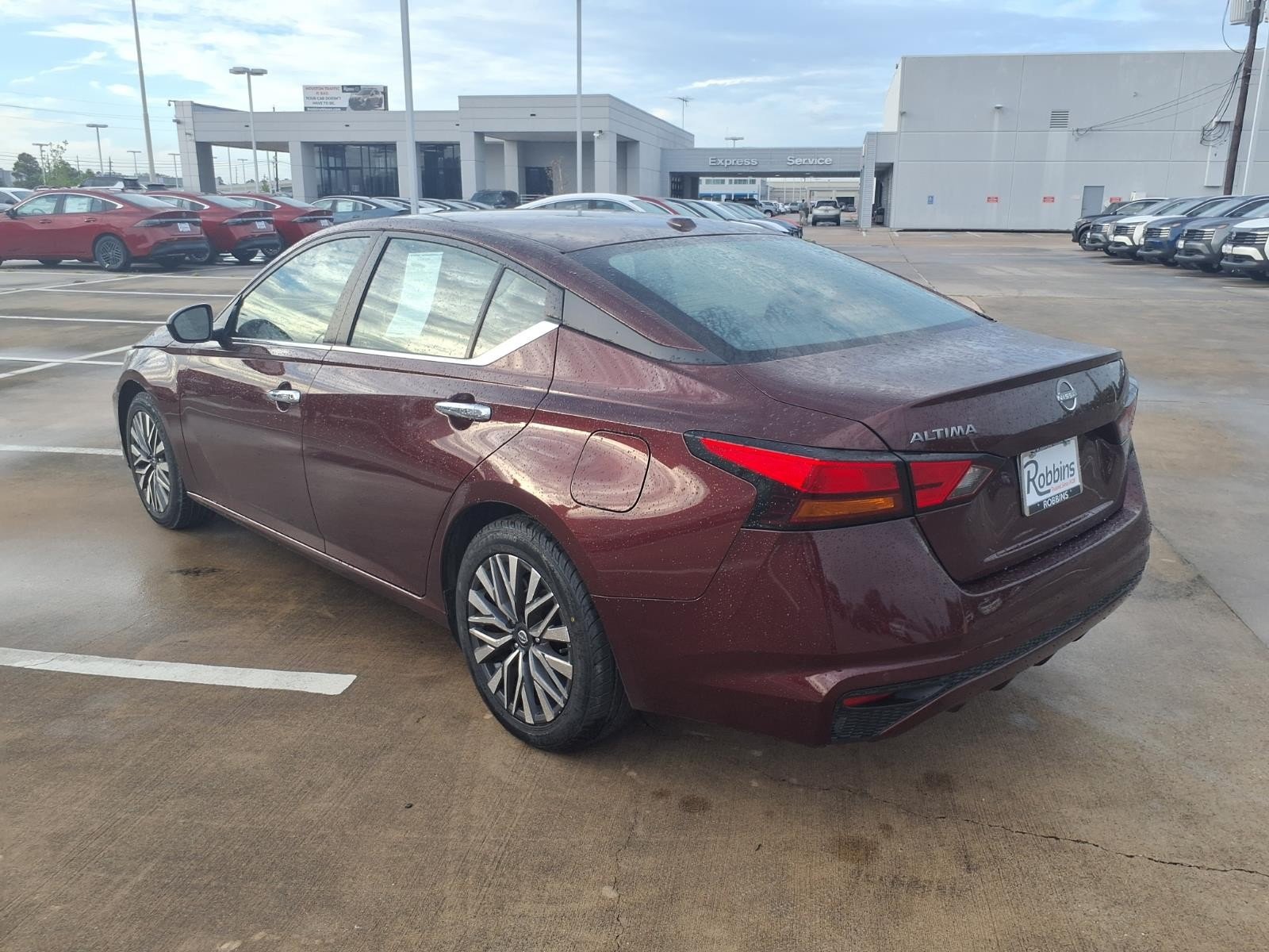 2025 Nissan Altima photo 4 of 25