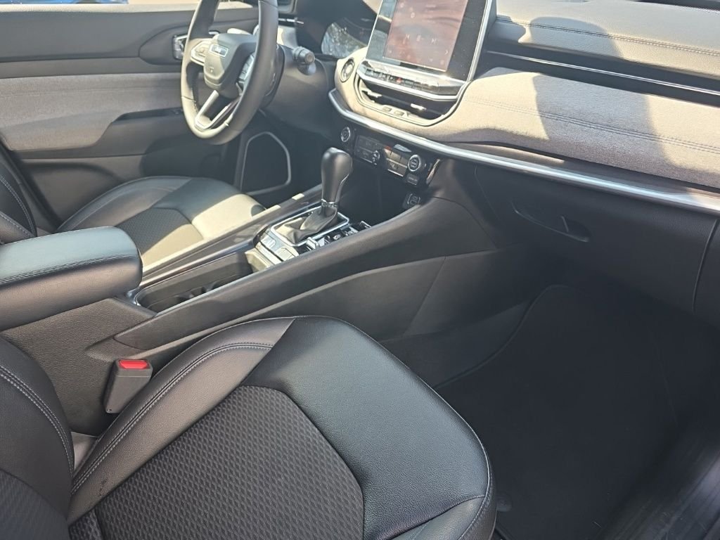 Used 2025 Black Jeep Latitude image 14