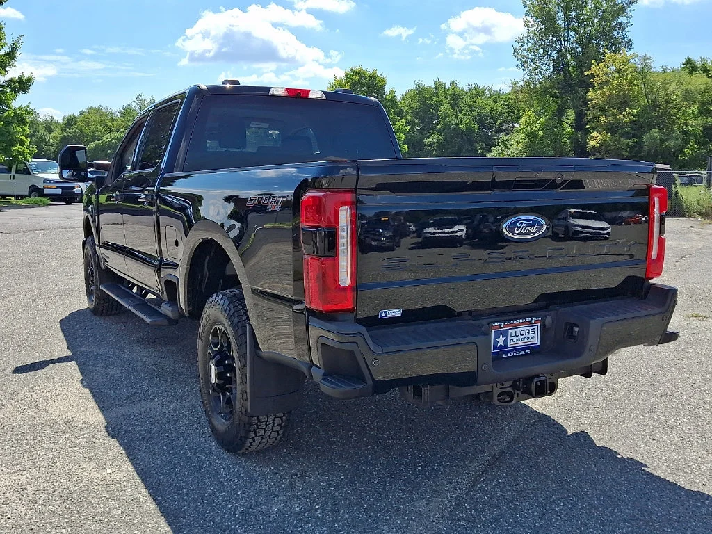 Used 2023  Ford XL image 9