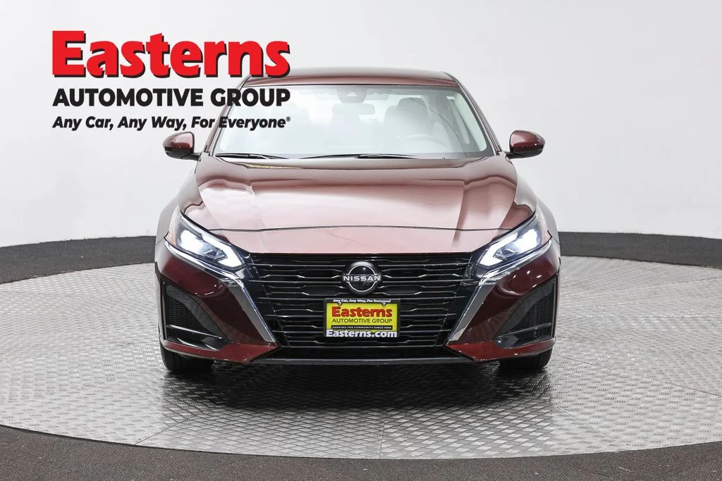 Used 2023 Red Nissan 2.5 SV image 2