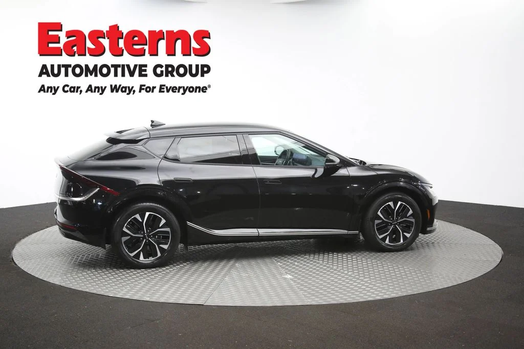Used 2023 Black Kia Wind image 45