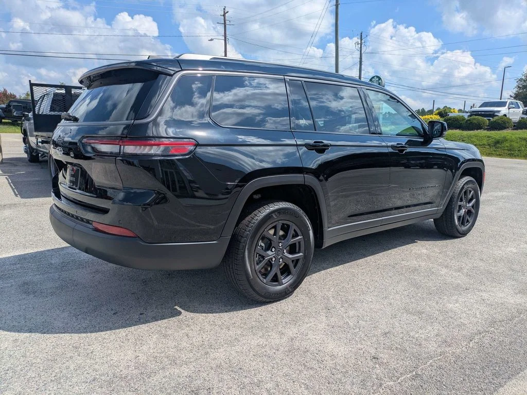 New 2027 High-Gloss Black Paint Jeep  image 4