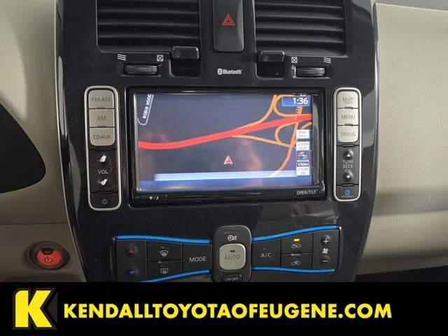 Used 2011 Blue Nissan SL image 13
