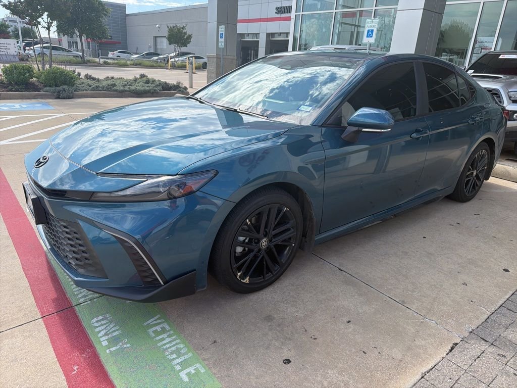 2026 Toyota Camry SE Hybrid's photo