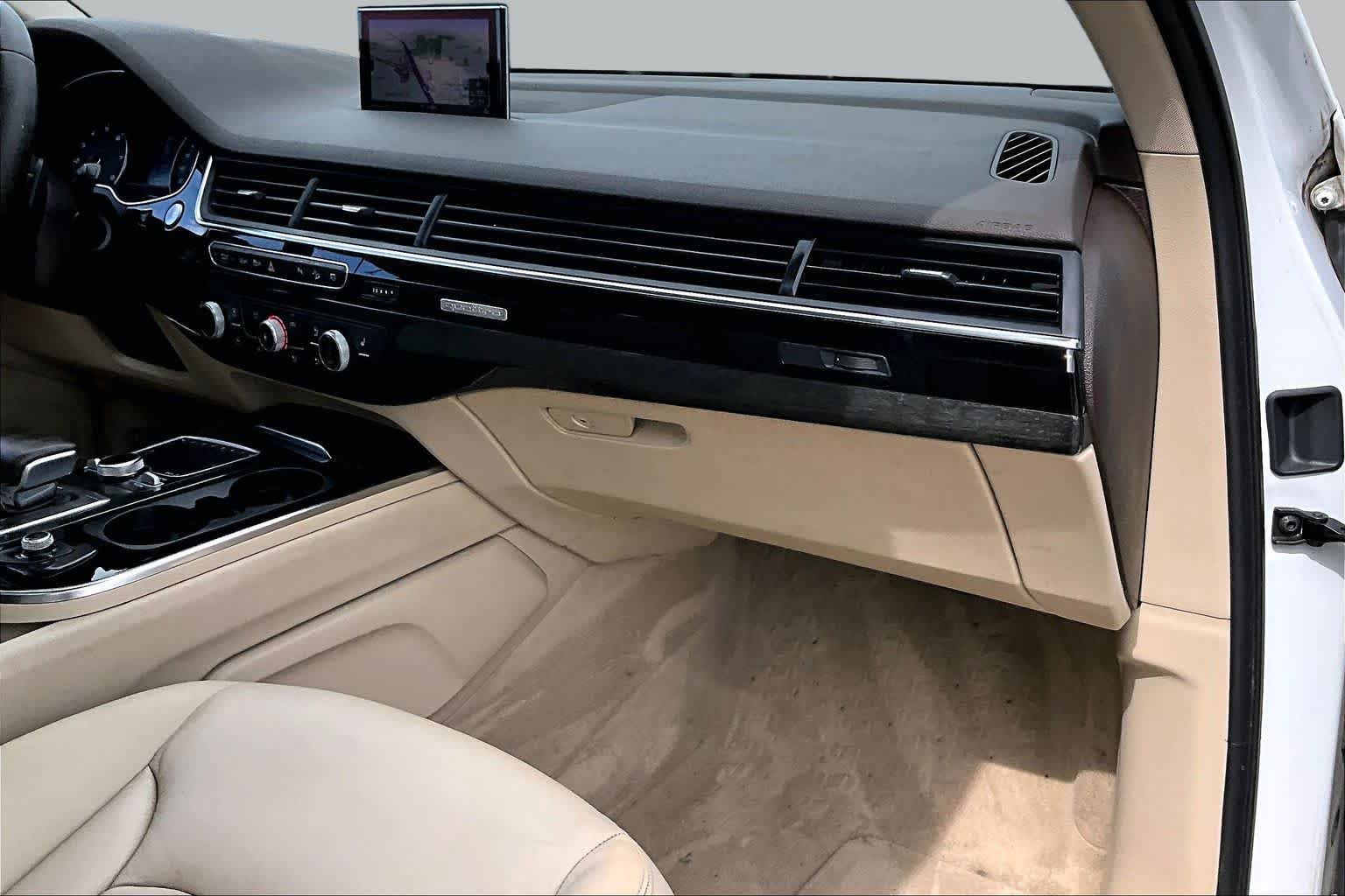 Used 2018 Carrara White Audi Premium image 19