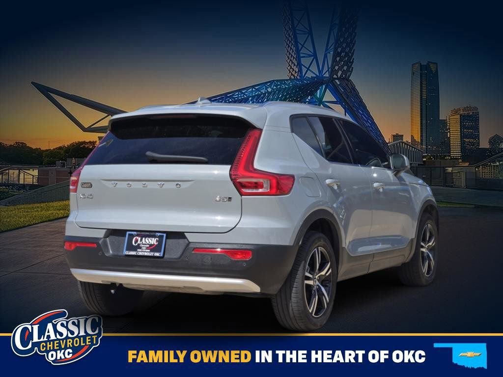 Used 2024  Volvo Core Bright Theme image 7