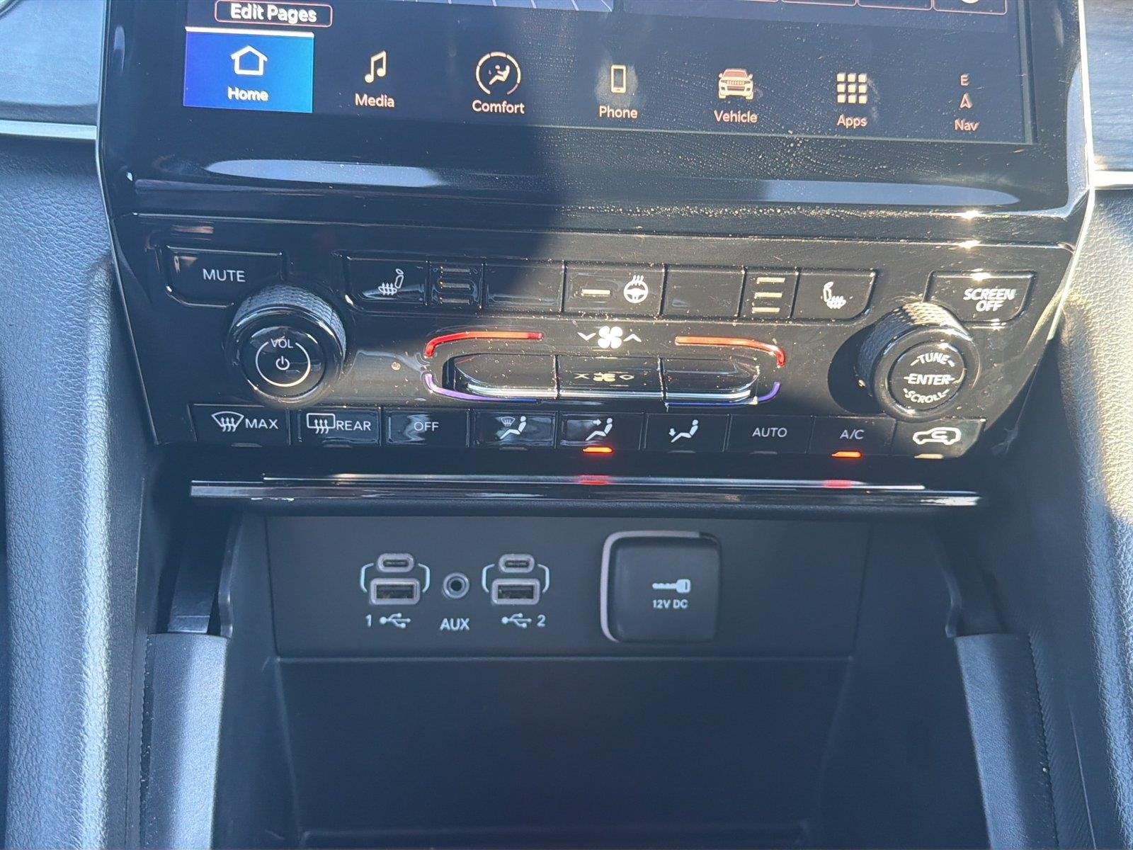 Used 2025  Jeep Limited image 29