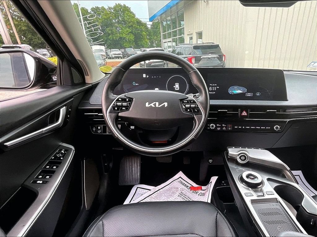 Used 2024 Blue Kia Wind image 17