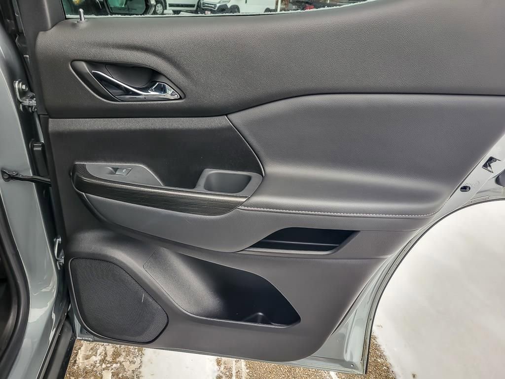 2023 GMC ACADIA - Image 22