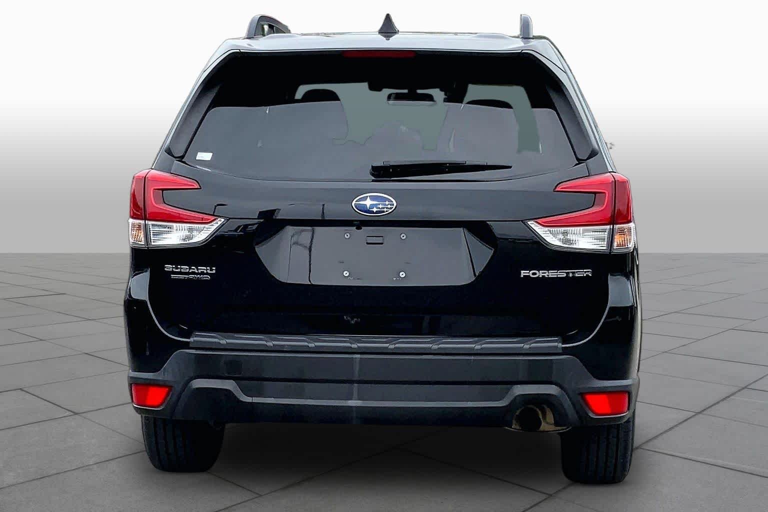 Used 2019 Crystal Black Silica Subaru Premium image 5