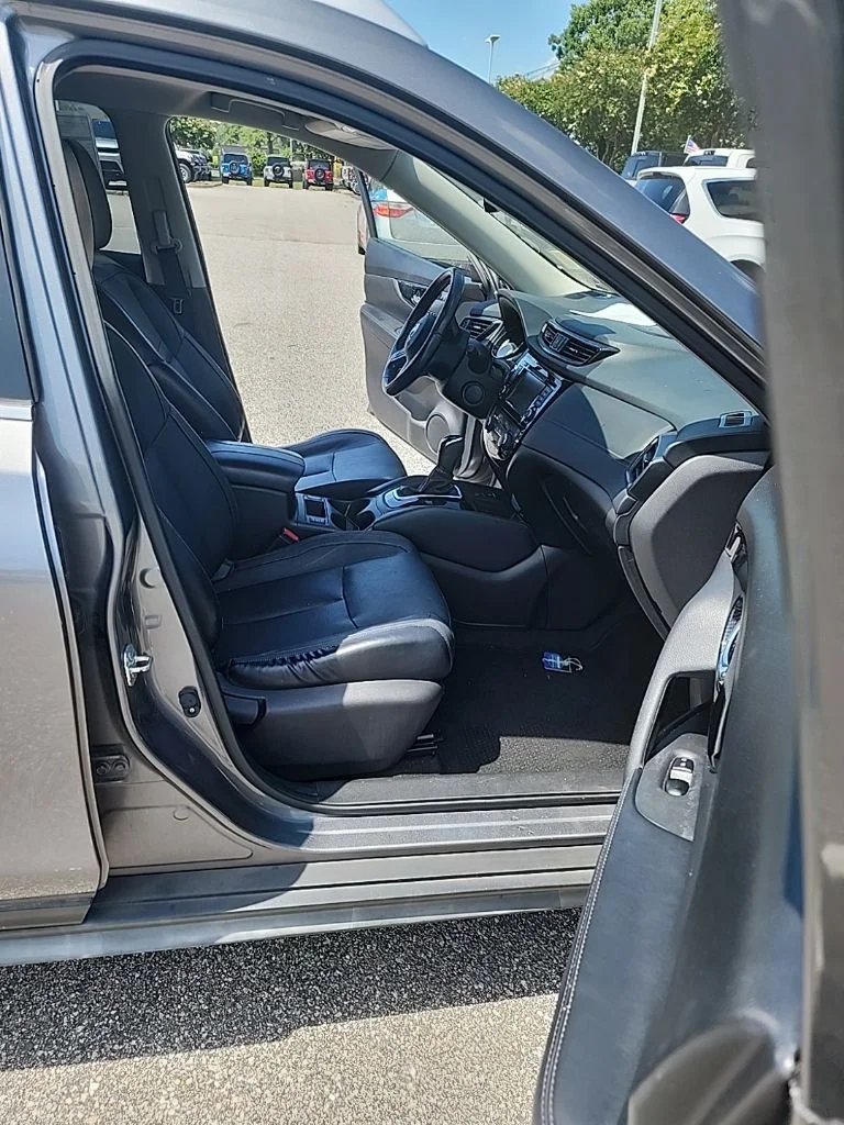 Used 2018 Gray Nissan SL image 23