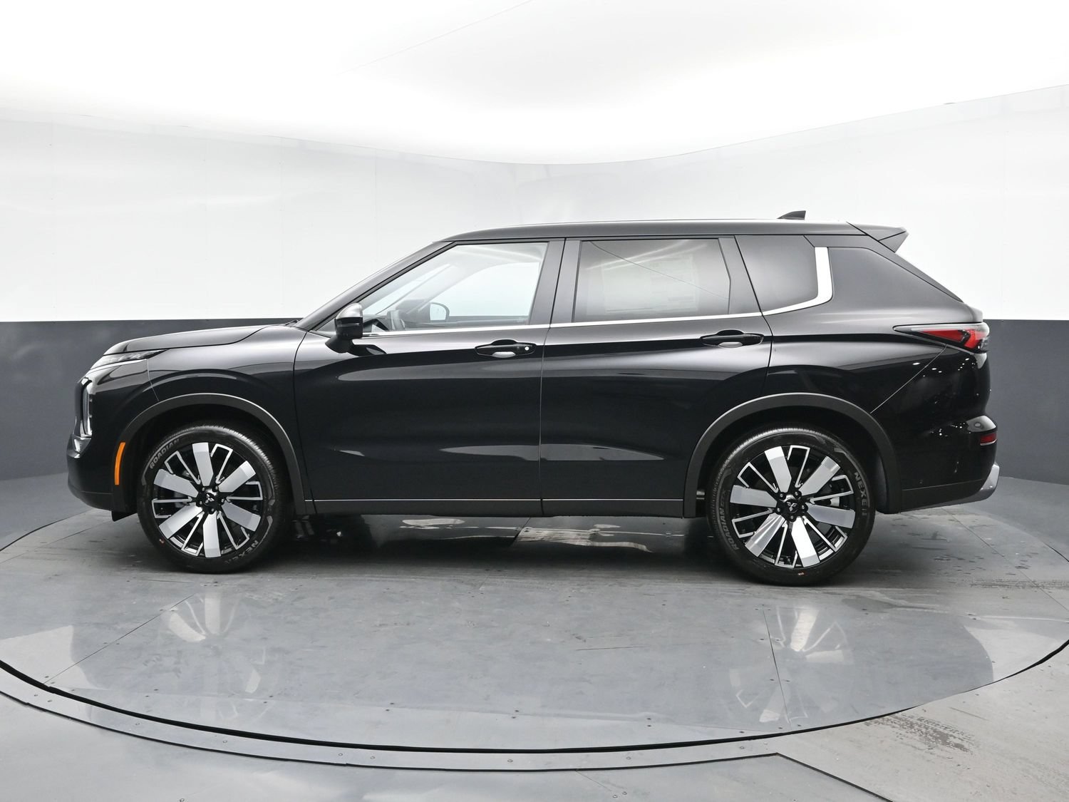 New 2026 Labrador Black Pearl Mitsubishi SE 1.5T 2WD image 4