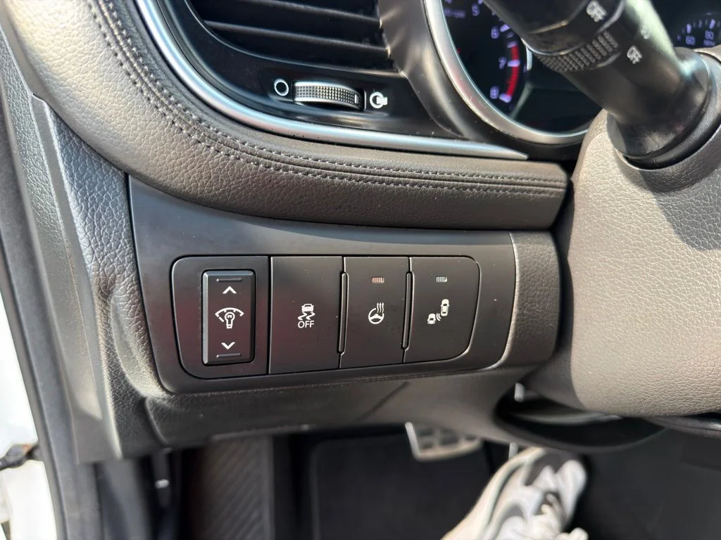 Used 2014 White Kia SXL image 23