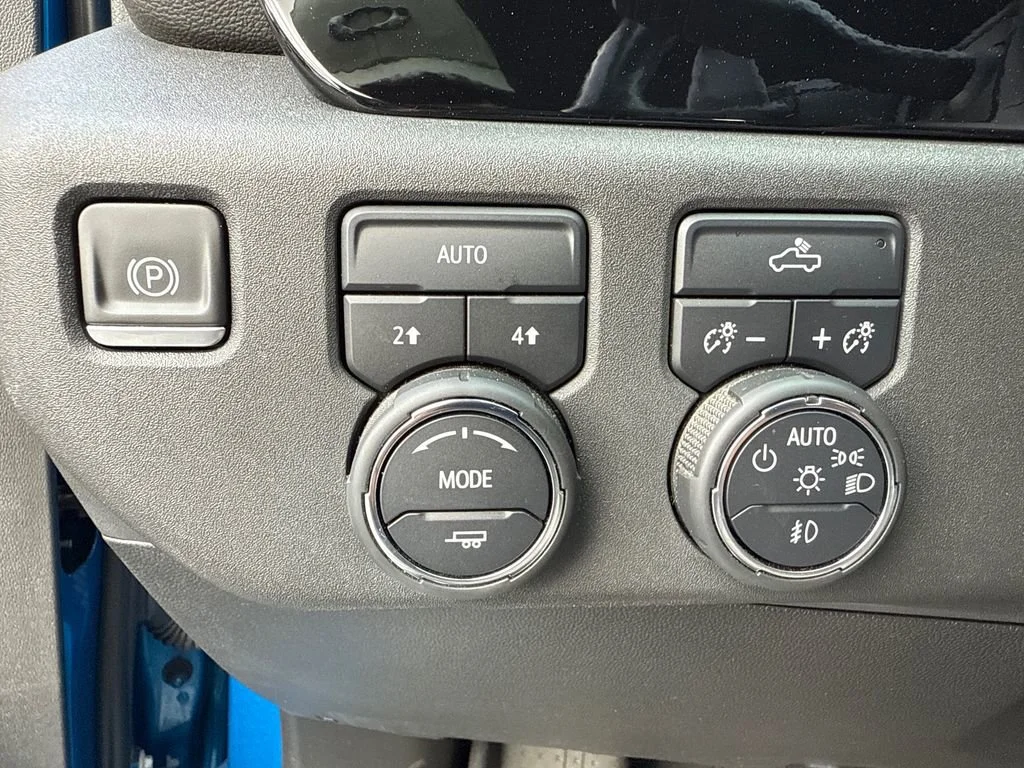Used 2022 Glacier Blue Metallic Chevrolet RST image 27