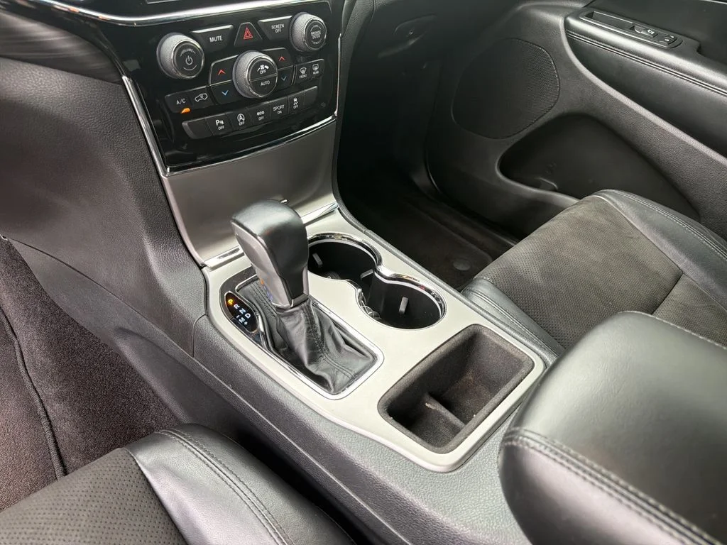 Used 2019 Black Jeep Altitude image 30