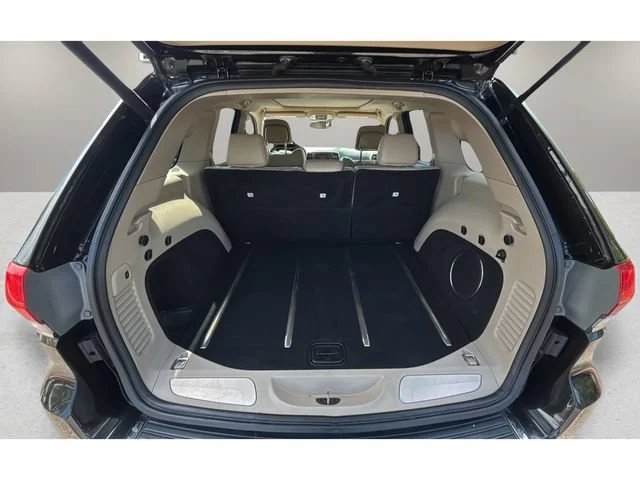 Used 2015  Jeep Limited image 32