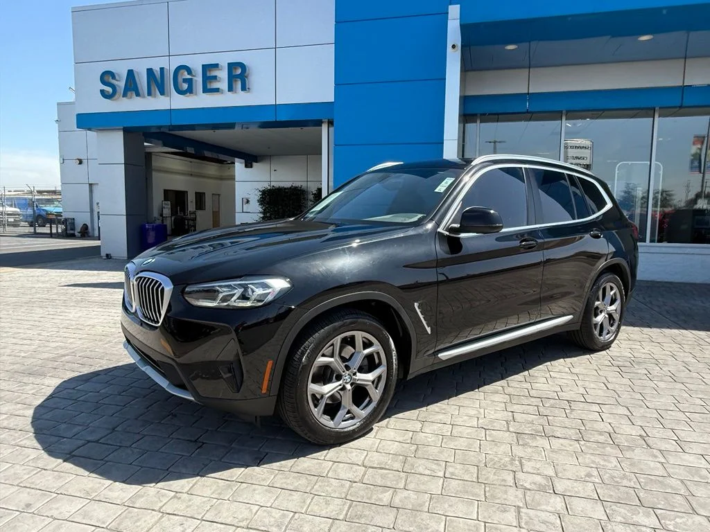 Used 2022 Black BMW sDrive30i image 4