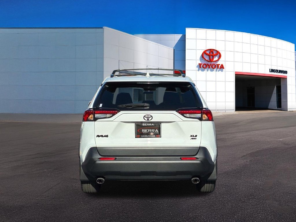 Used 2025 White Toyota XLE image 11