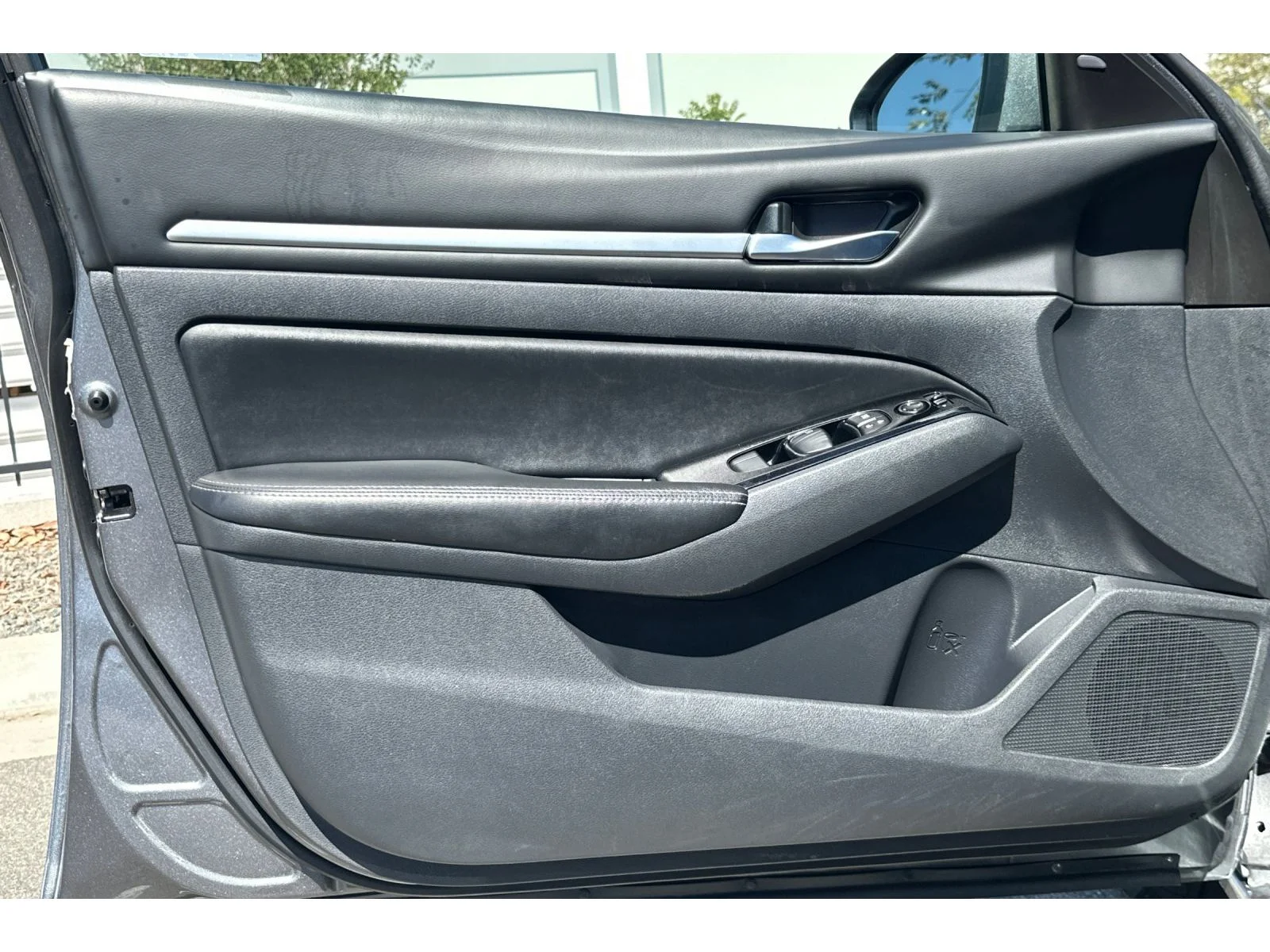 Used 2023 Gun Metallic Nissan 2.5 SV image 11