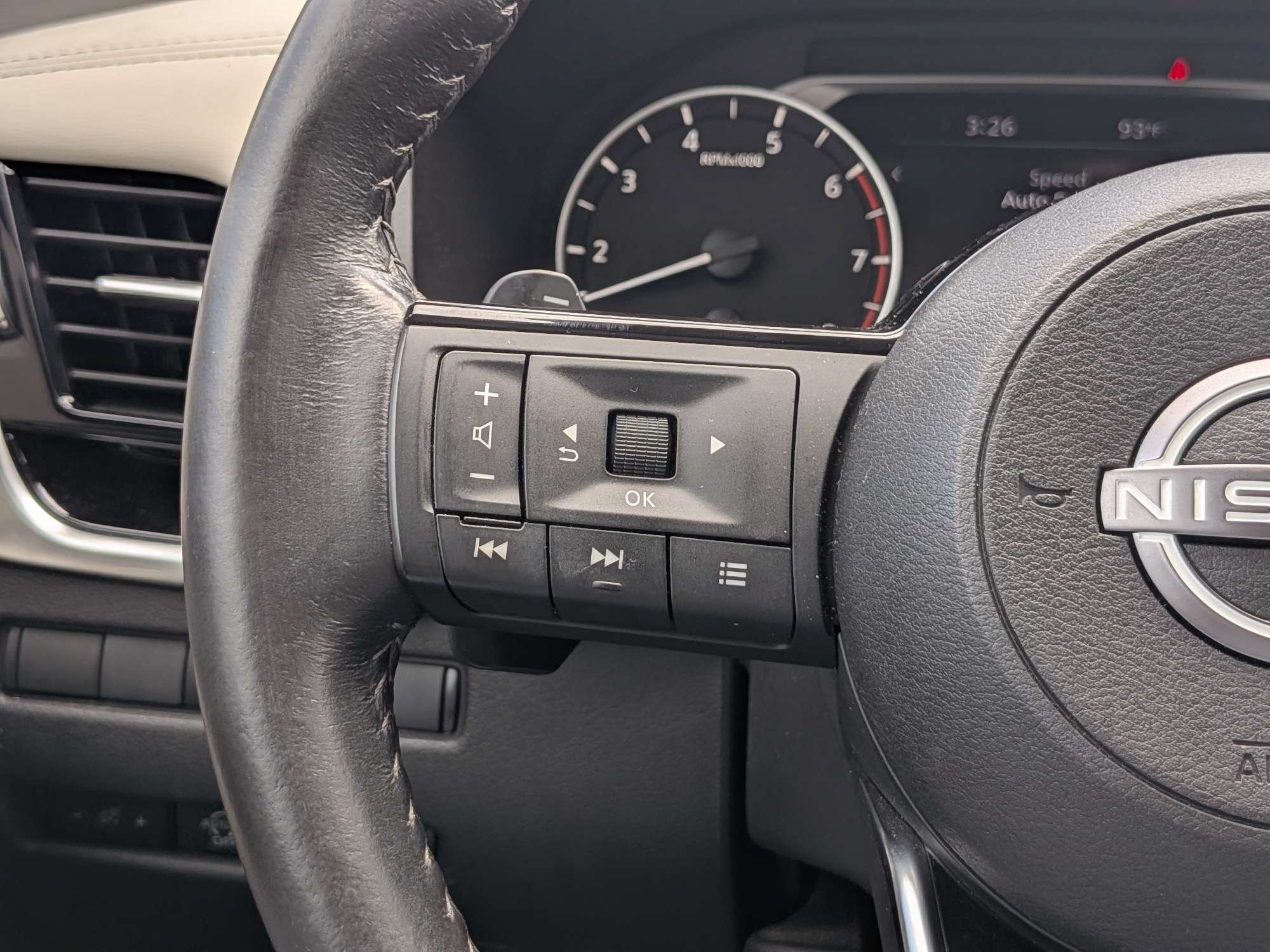 Used 2023 White Nissan SL image 25