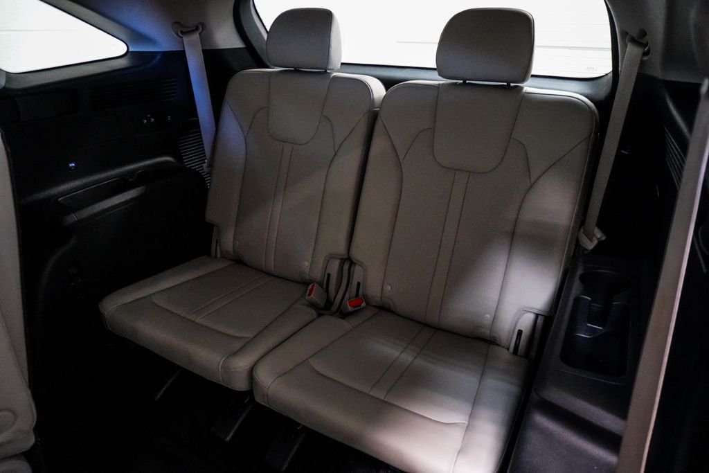 Used 2022 Gray Kia EX image 9