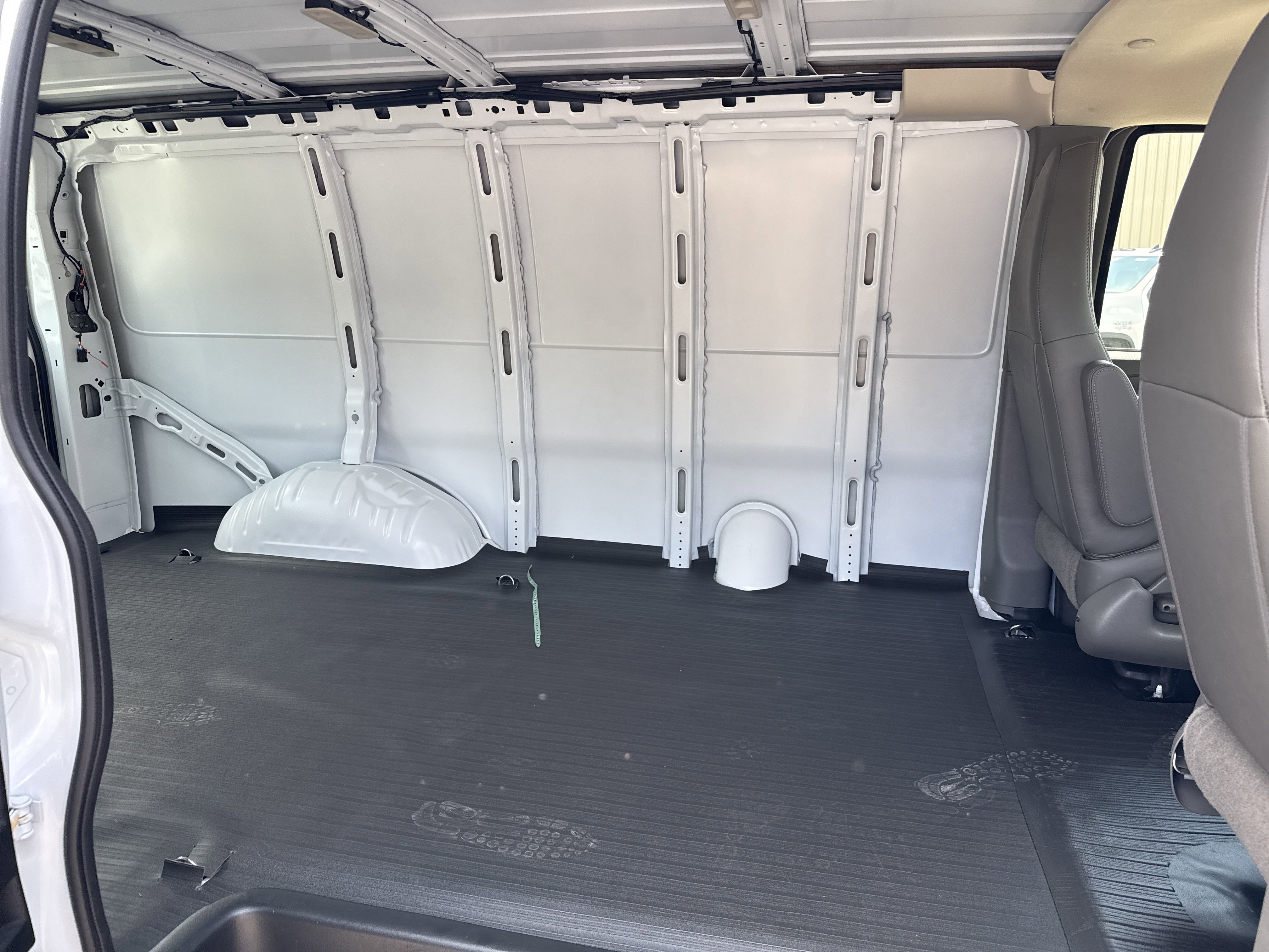 2025 Chevrolet Express Cargo Work Van - Photo 21