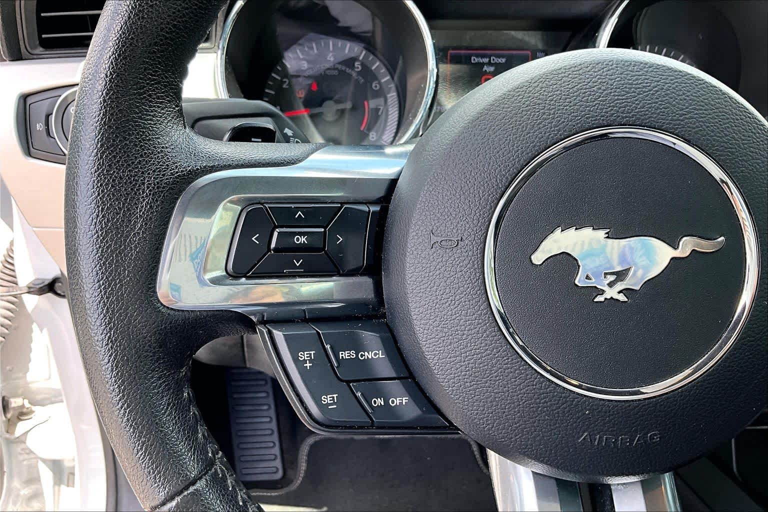 Used 2015 Oxford White Ford GT Premium image 21