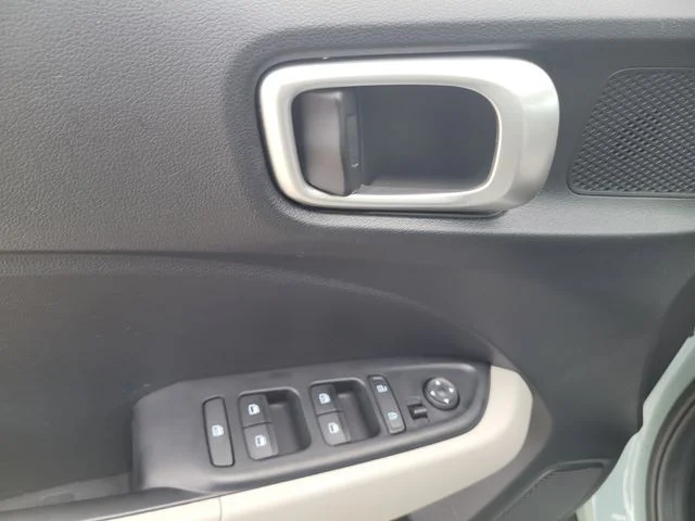Used 2025 Green Hyundai SEL image 17