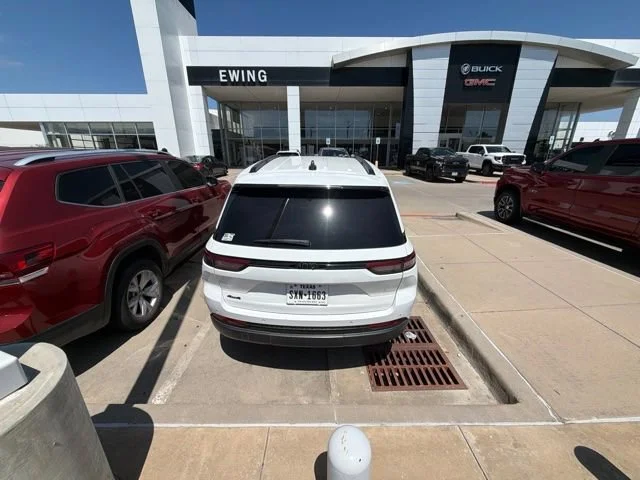 Used 2023 White Jeep Altitude image 6