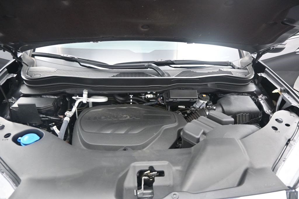 Certified Used 2024 Modern Steel Metallic Honda RTL image 11