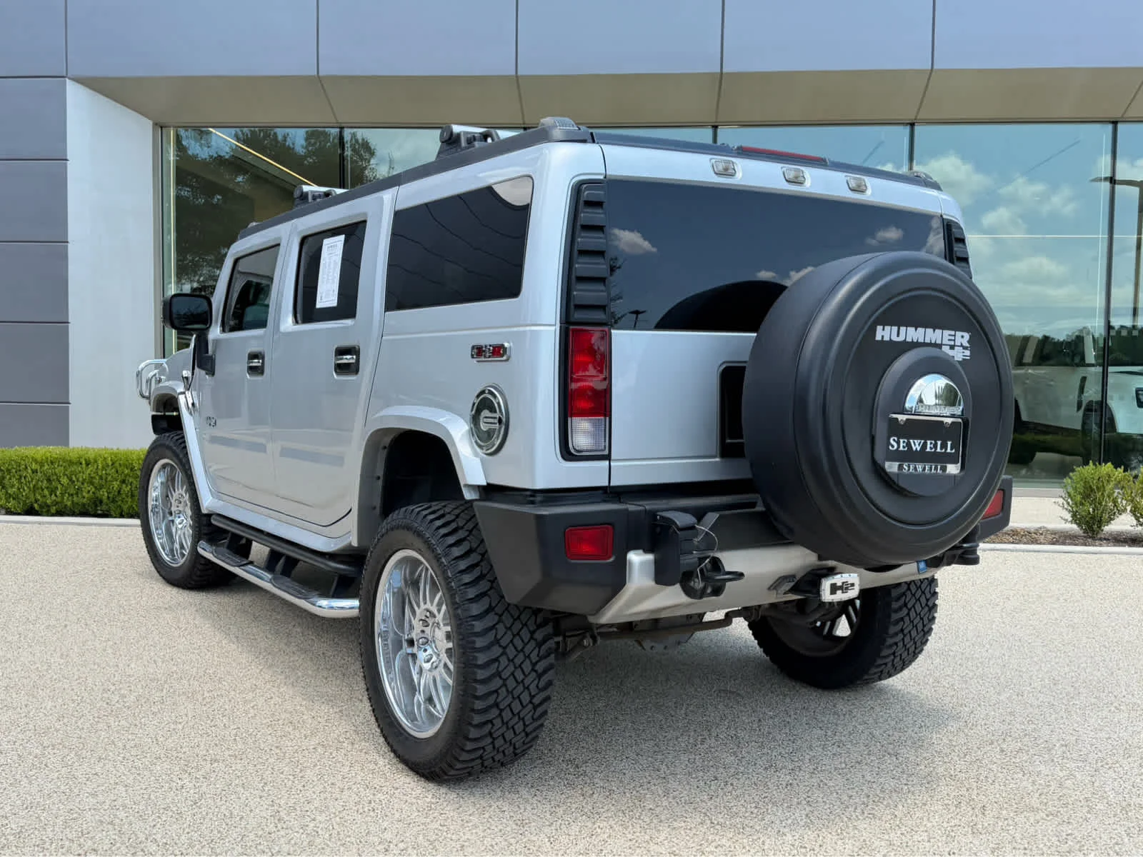 Used 2009 Silver Ice Metallic HUMMER SUV Luxury image 6